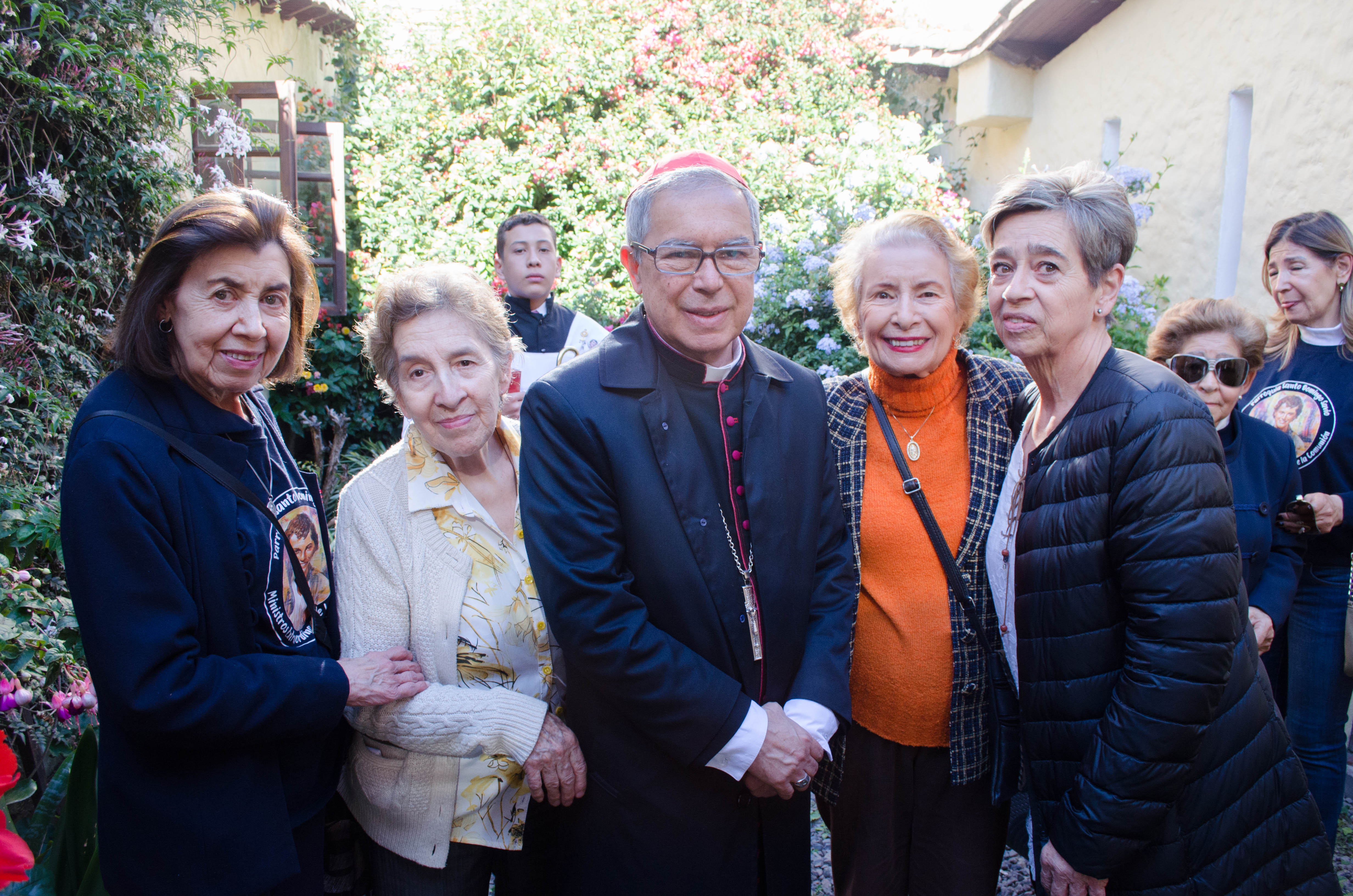 Bendición casa cural Mons. Luis José Rueda y feligreses