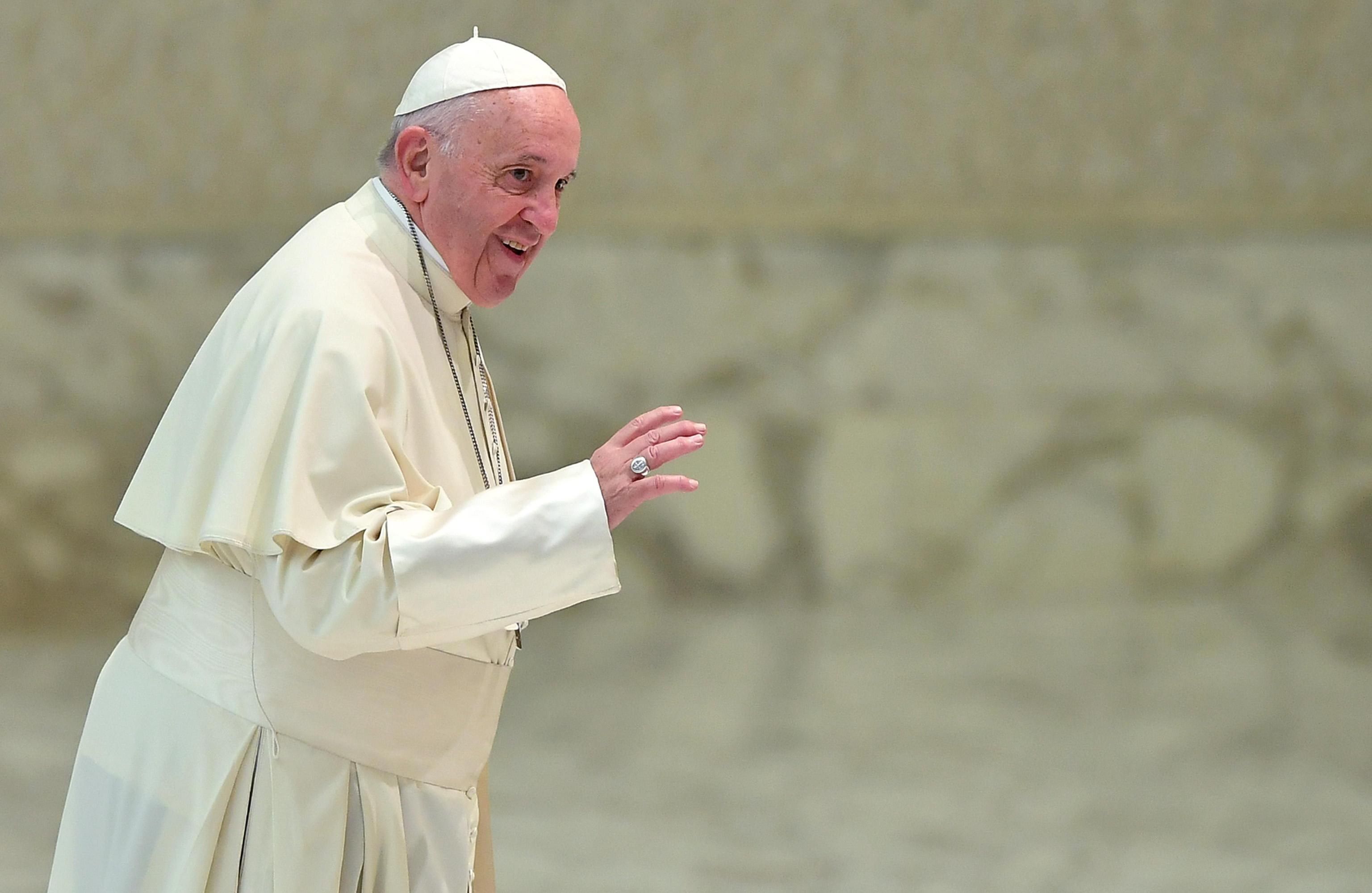 https://arquimedia.s3.amazonaws.com/27/sacerdotes/papa-francisco-09jpg.jpg