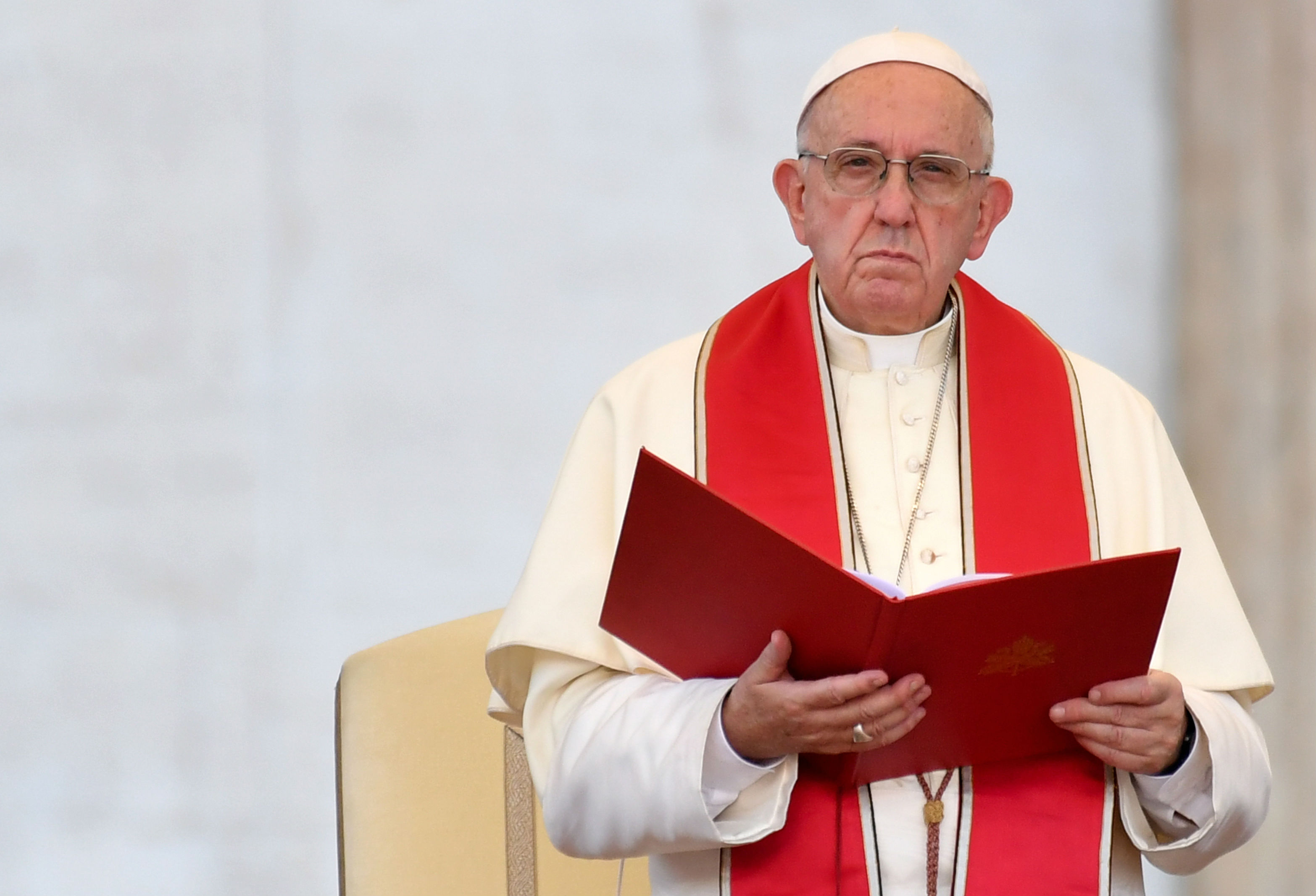 https://arquimedia.s3.amazonaws.com/27/sacerdotes/papa-francisco-04jpg.jpg