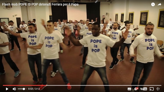 https://arquimedia.s3.amazonaws.com/27/noticias/flash-mob-pope-popjpg.jpg