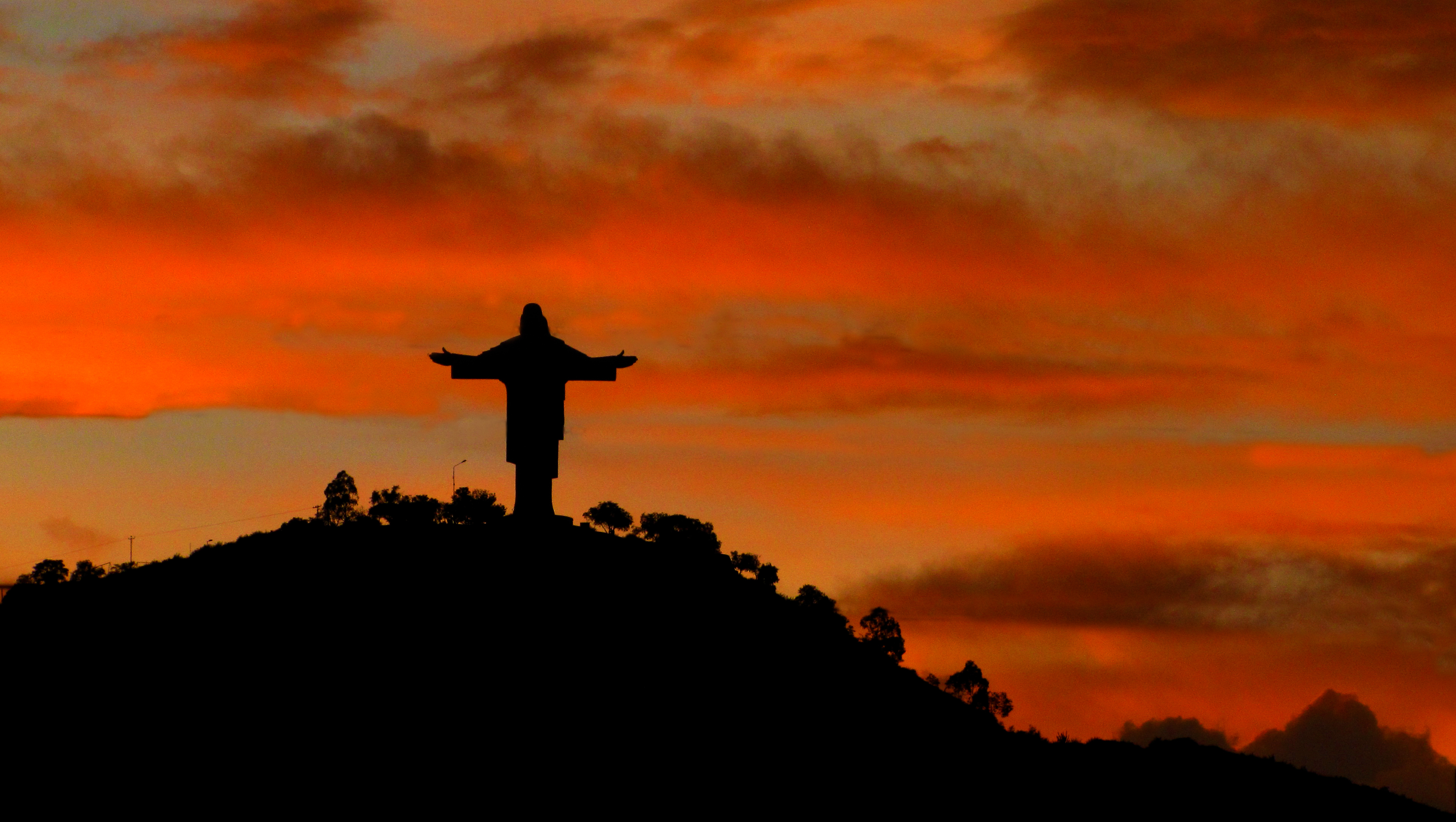 https://arquimedia.s3.amazonaws.com/27/jesus/jesus-atardecerjpg.jpg