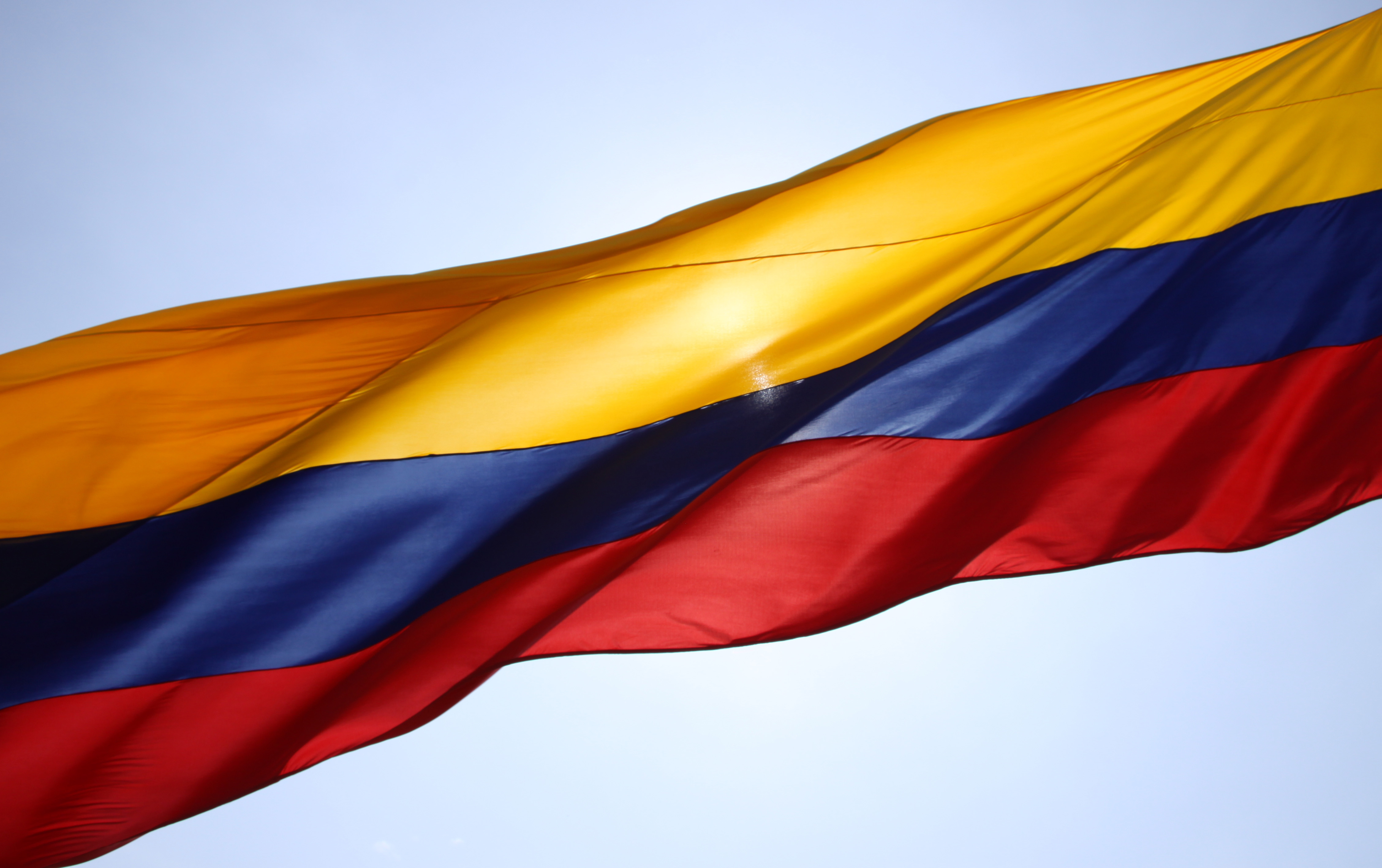 https://arquimedia.s3.amazonaws.com/27/noticias/bancera-col-grandejpg.JPG