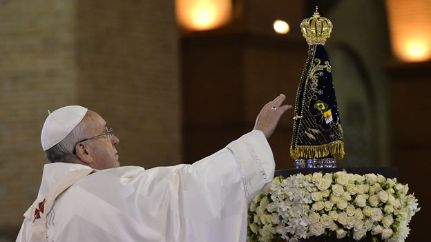 https://arquimedia.s3.amazonaws.com/234/virgen-aparecida/francisco-con-la-virgen-de-aparecidajpg.jpg