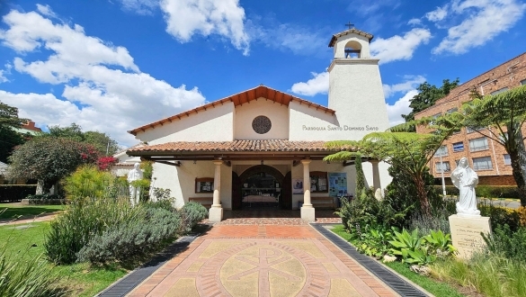 Fachada Parroquia Santo Domingo Savio